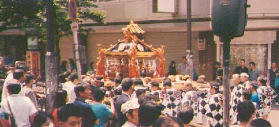 eki-matsuri-male-mikoshi.jpg
