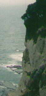 enoshima-cliff.jpg