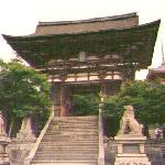 kiyomizudera-gate.jpg