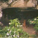 meigetsuin-grotto.jpg