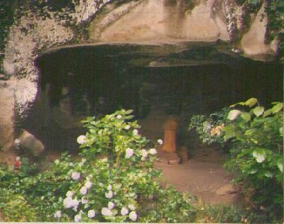 meigetsuin-grotto.jpg