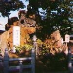 ochanomizu-shrine-komainu&fountain.jpg